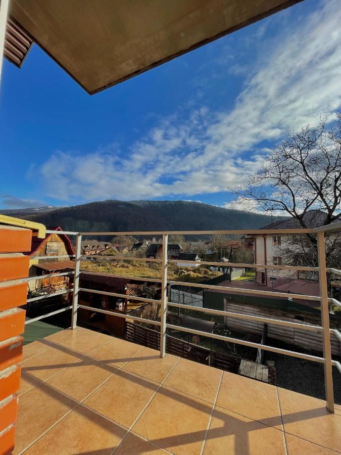 Отель Yaremche House Экстерьер фото